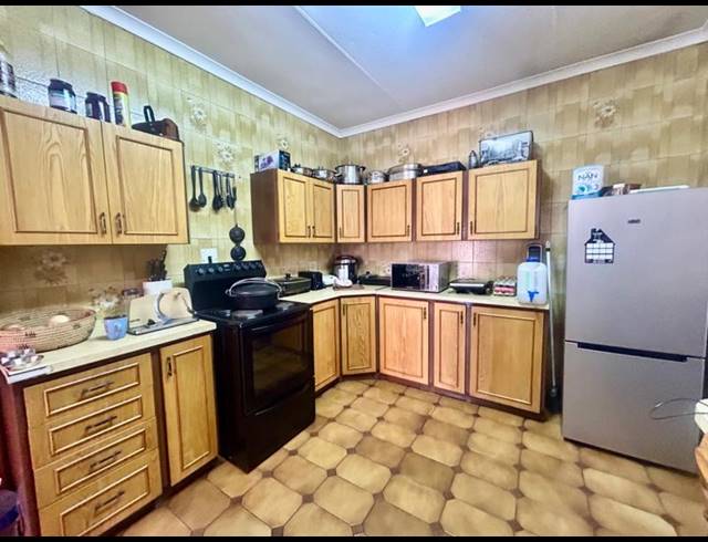 3 BEDROOM TOWNHOUSE FOR SALE IN VANDERBIJLPARK CE 2